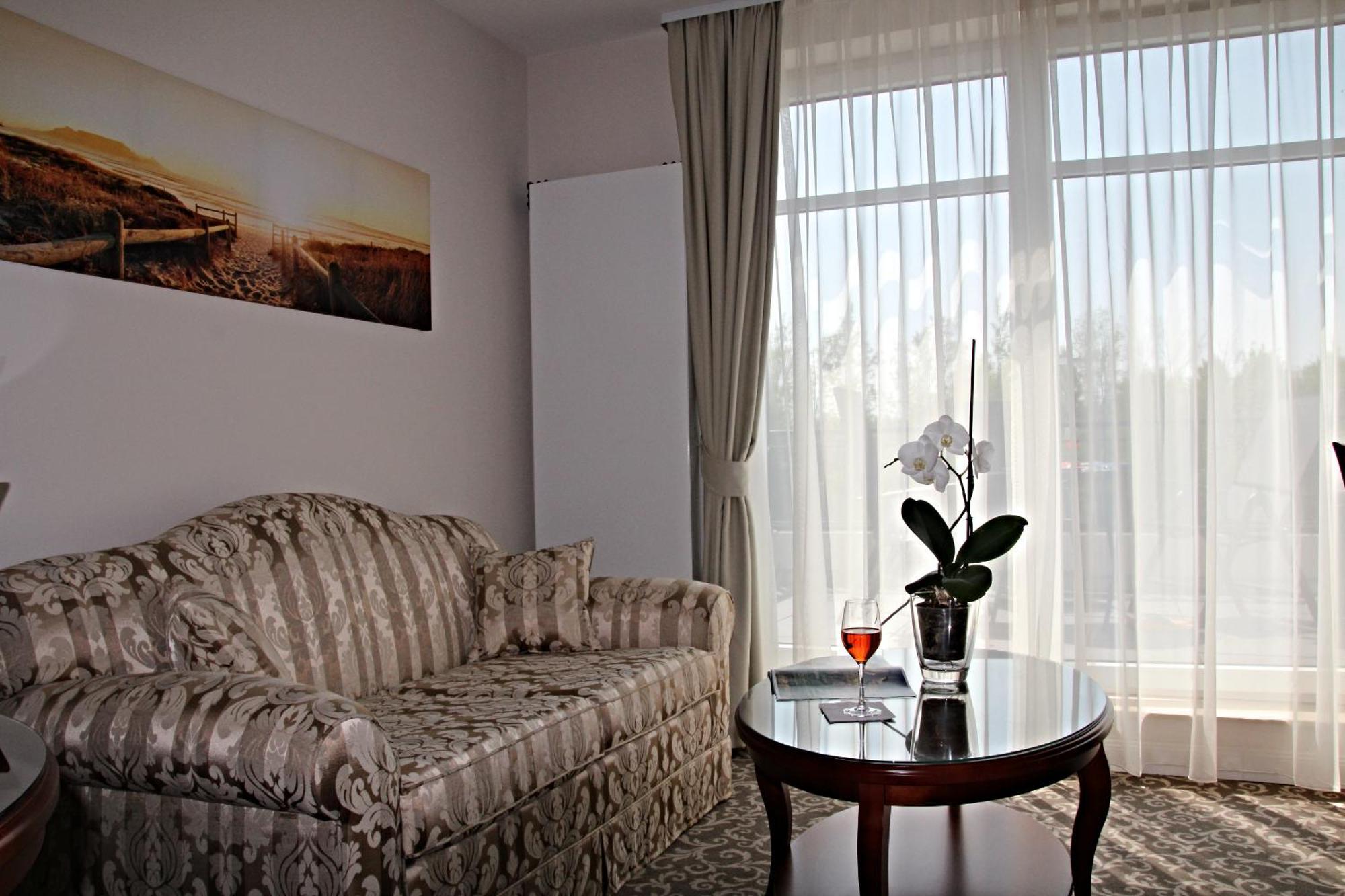 Avalon Hotel Bellevue Fehmarn Bagian luar foto